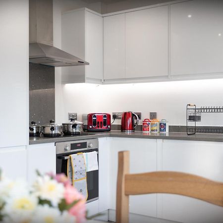 Hatfield Haven - Modern 2-Bed Retreat Near Uni, Business Park & City Center, Free Parking, Big Savings On Longer Stays Exterior photo