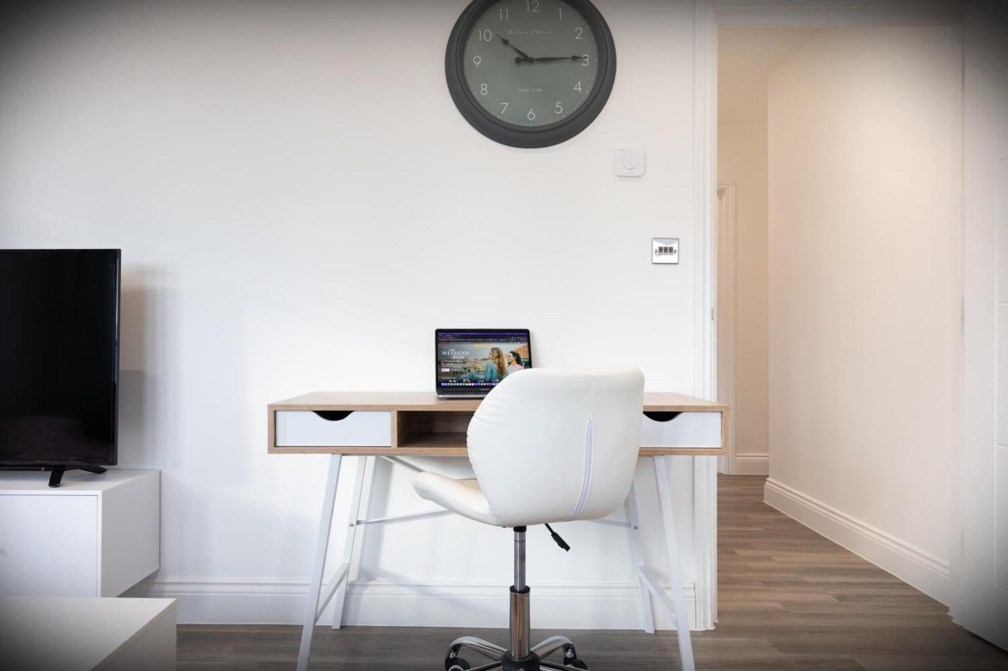 Hatfield Haven - Modern 2-Bed Retreat Near Uni, Business Park & City Center, Free Parking, Big Savings On Longer Stays Exterior photo